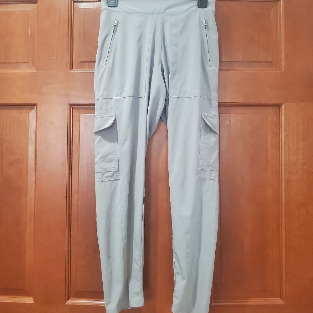 Athleta Size 2 Chelsea Cargo Pant Light Gray Tapered Leg Semi Fitted Jogger